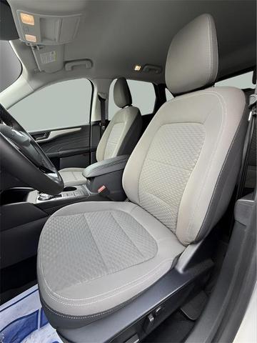 Photo of 2022 Iconic Silver Metallic Ford Escape