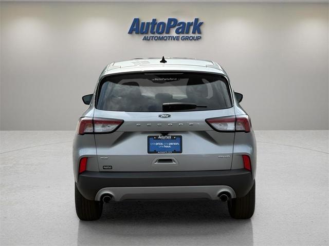 Photo of 2022 Iconic Silver Metallic Ford Escape