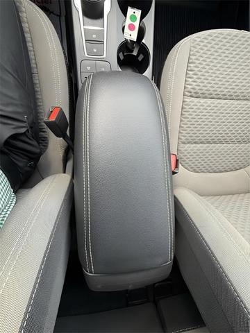 Photo of 2022 Iconic Silver Metallic Ford Escape