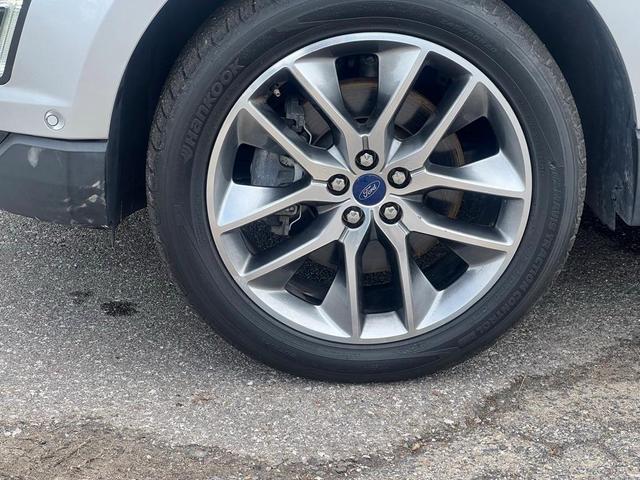Photo of 2016 Ingot Silver Metallic Ford Edge