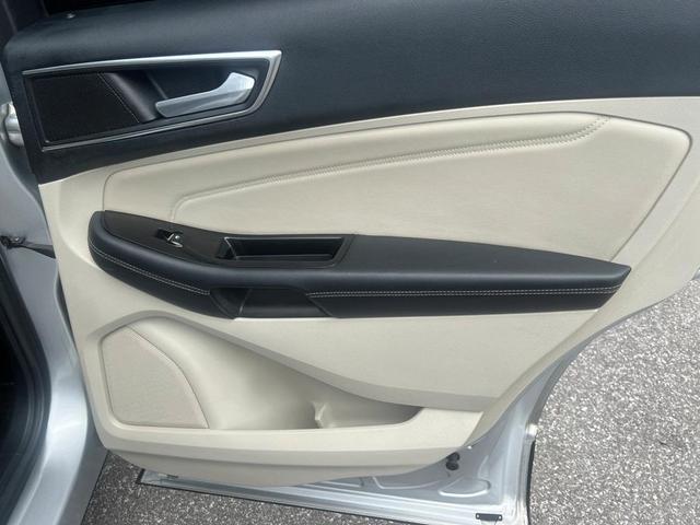 Photo of 2016 Ingot Silver Metallic Ford Edge