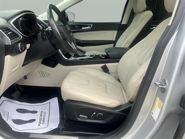 Photo of 2016 Ingot Silver Metallic Ford Edge