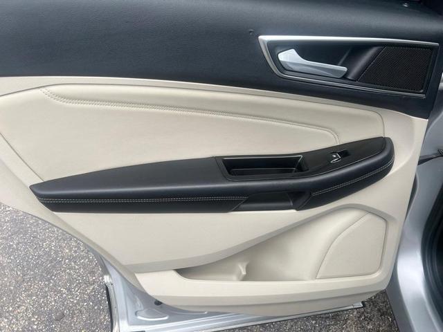 Photo of 2016 Ingot Silver Metallic Ford Edge
