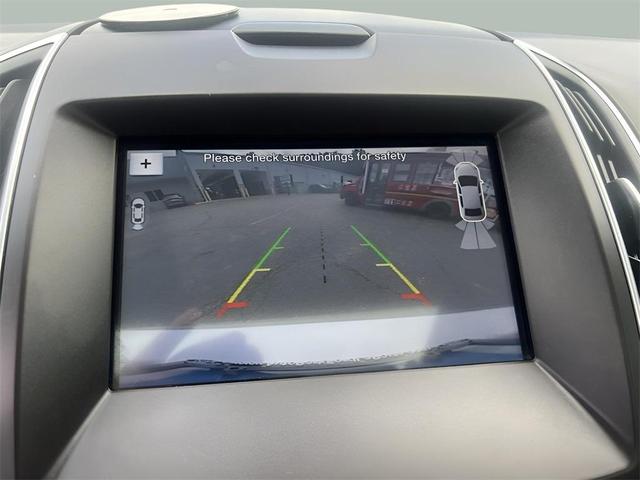 Photo of 2016 Ingot Silver Metallic Ford Edge