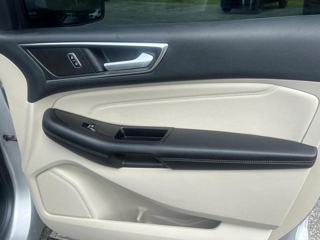 Photo of 2016 Ingot Silver Metallic Ford Edge