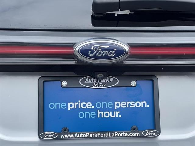 Photo of 2016 Ingot Silver Metallic Ford Edge