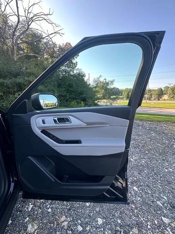 Photo of 2025 Agate Black Metallic Ford Explorer
