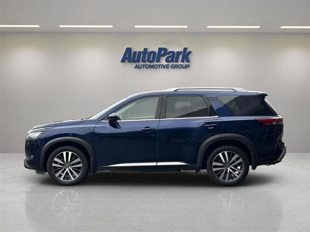 Photo of 2022 Deep Ocean Blue Nissan Pathfinder