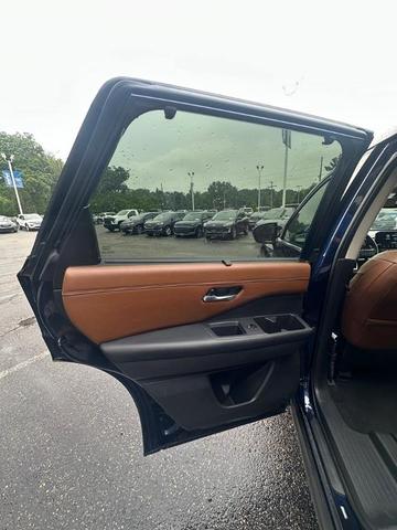 Photo of 2022 Deep Ocean Blue Nissan Pathfinder