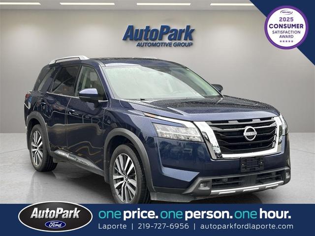 Photo of 2022 Deep Ocean Blue Nissan Pathfinder
