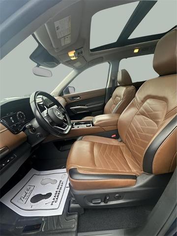Photo of 2022 Deep Ocean Blue Nissan Pathfinder