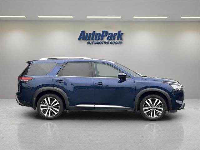 Photo of 2022 Deep Ocean Blue Nissan Pathfinder