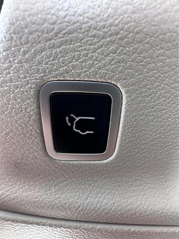 Photo of 2023 Silver Mist Clearcoat Chrysler Voyager