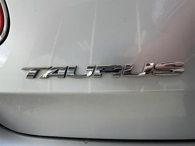 Photo of 2010 Ingot Silver Metallic Ford Taurus