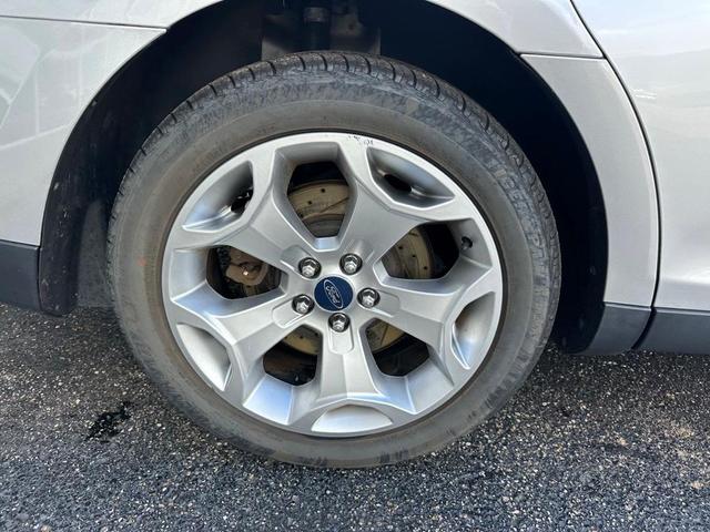 Photo of 2010 Ingot Silver Metallic Ford Taurus