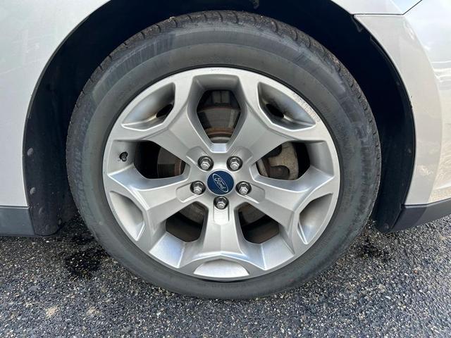 Photo of 2010 Ingot Silver Metallic Ford Taurus