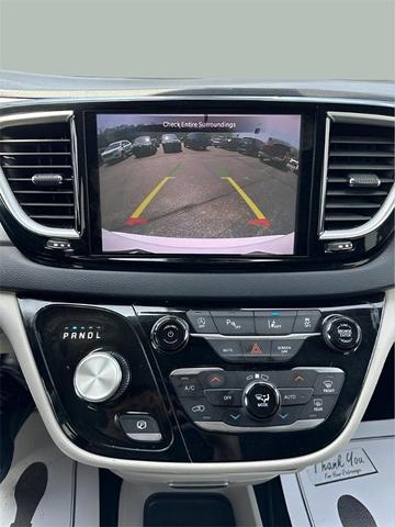 Photo of 2023 Bright White Clearcoat Chrysler Pacifica