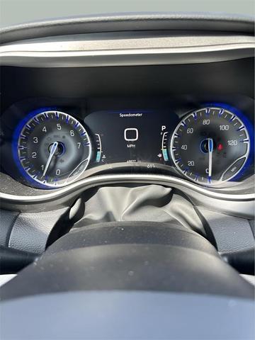 Photo of 2023 Bright White Clearcoat Chrysler Pacifica