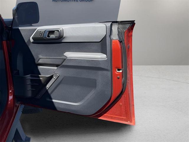 Photo of 2023 Hot Pepper Red Metallic Tinted Clearcoat Ford Bronco