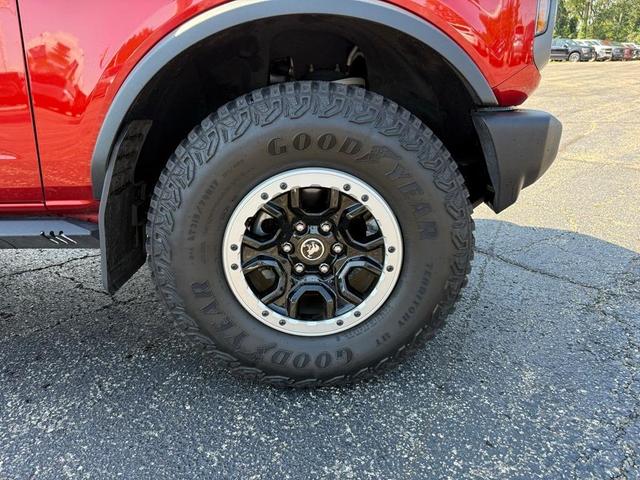 Photo of 2023 Hot Pepper Red Metallic Tinted Clearcoat Ford Bronco