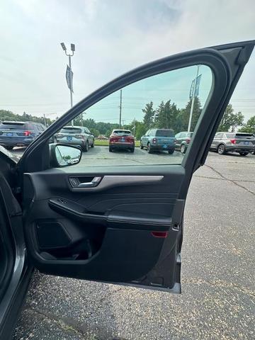 Photo of 2022 Carbonized Gray Metallic Ford Escape