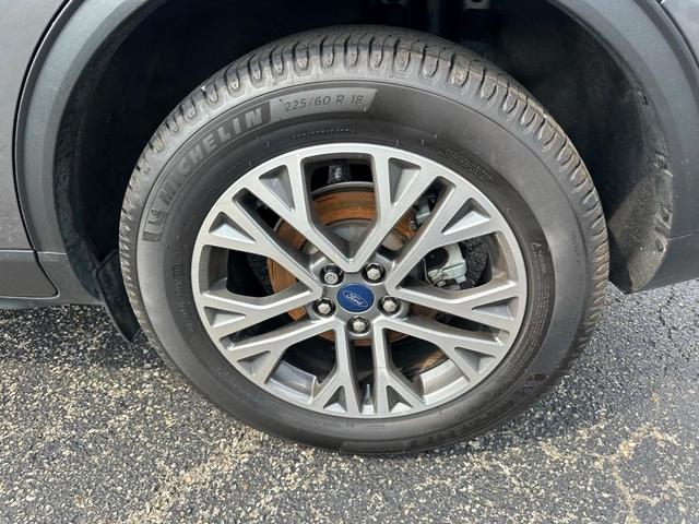 Photo of 2022 Carbonized Gray Metallic Ford Escape