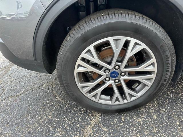 Photo of 2022 Carbonized Gray Metallic Ford Escape