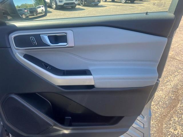 Photo of 2022 Iconic Silver Metallic Ford Explorer