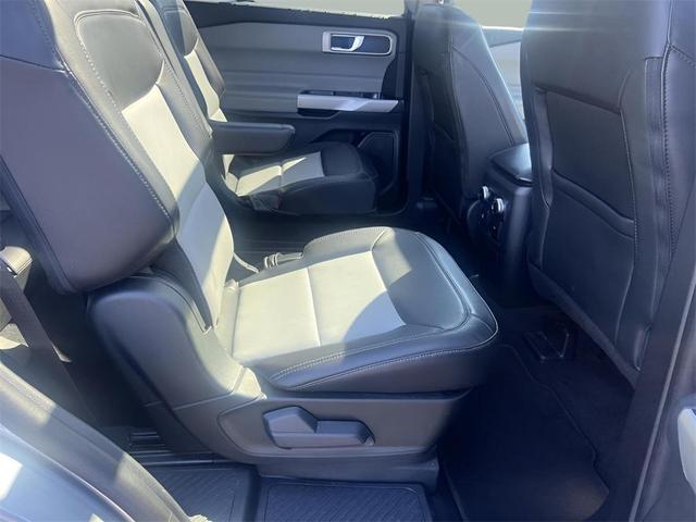 Photo of 2022 Iconic Silver Metallic Ford Explorer
