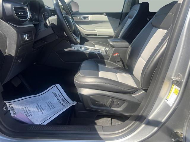 Photo of 2022 Iconic Silver Metallic Ford Explorer