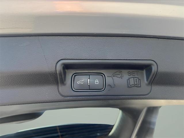 Photo of 2022 Iconic Silver Metallic Ford Explorer
