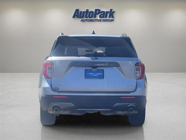 Photo of 2022 Iconic Silver Metallic Ford Explorer