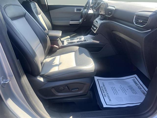Photo of 2022 Iconic Silver Metallic Ford Explorer