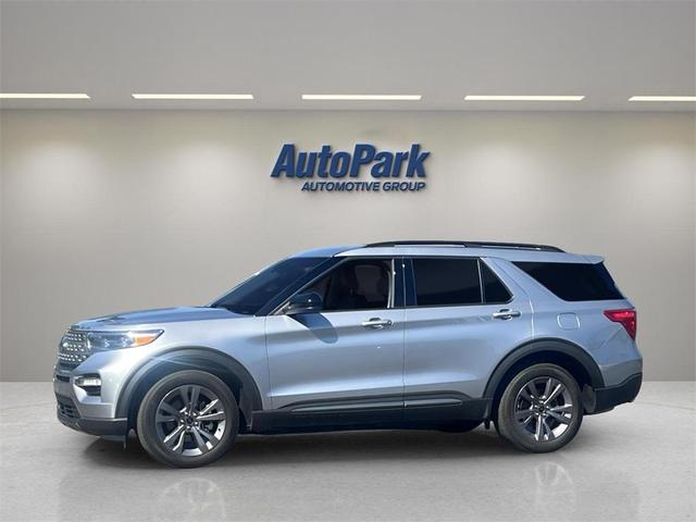 Photo of 2022 Iconic Silver Metallic Ford Explorer