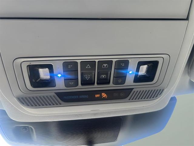 Photo of 2022 Iconic Silver Metallic Ford Explorer