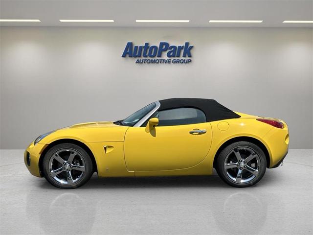 Photo of 2007 Yellow Pontiac Solstice