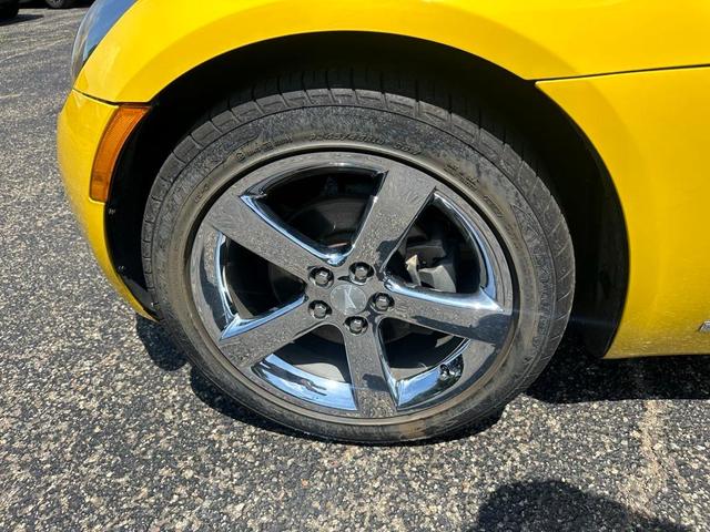 Photo of 2007 Yellow Pontiac Solstice