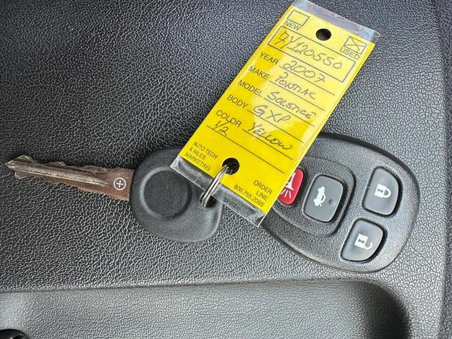 Photo of 2007 Yellow Pontiac Solstice