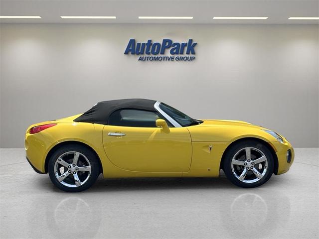Photo of 2007 Yellow Pontiac Solstice