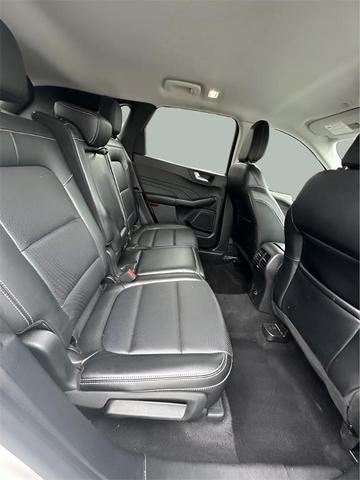 Photo of 2022 Star White Ford Escape