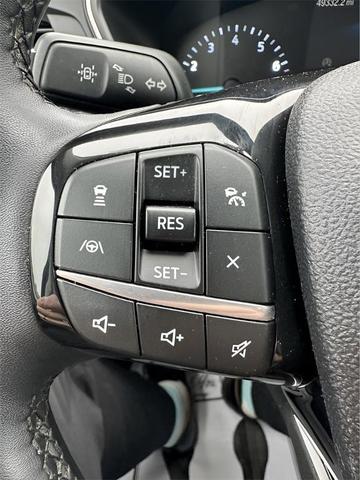 Photo of 2022 Star White Ford Escape