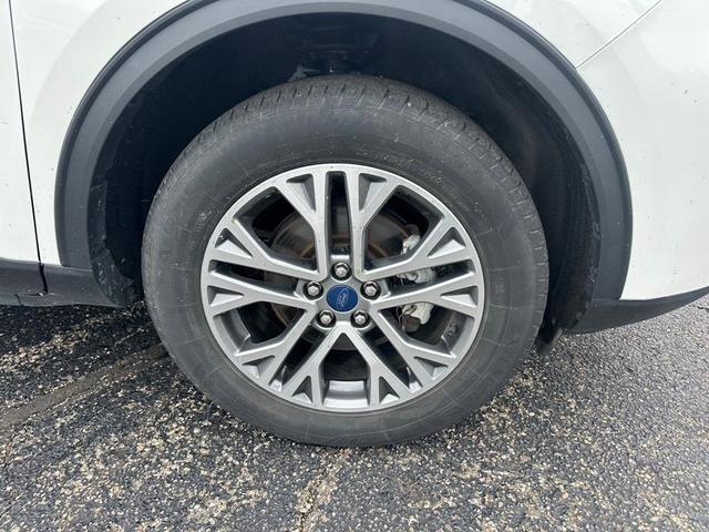 Photo of 2022 Star White Ford Escape
