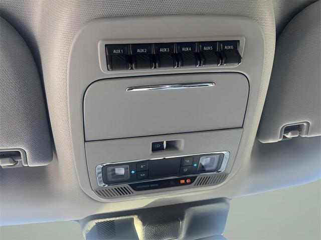 Photo of 2023 Oxford White Ford F-250