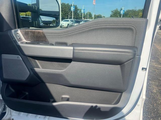 Photo of 2023 Oxford White Ford F-250