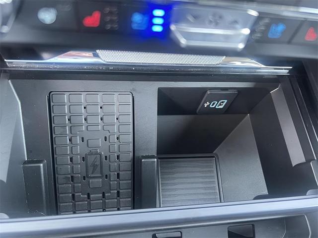 Photo of 2023 Oxford White Ford F-250