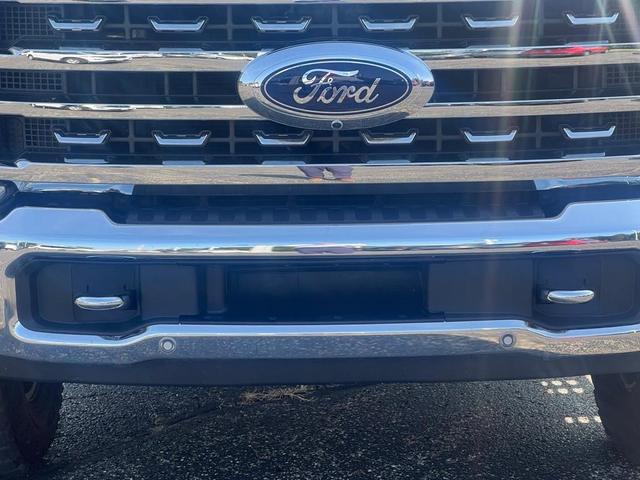 Photo of 2023 Oxford White Ford F-250