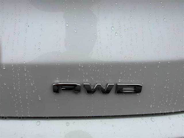 Photo of 2021 White Frost Tri-Coat GMC Acadia