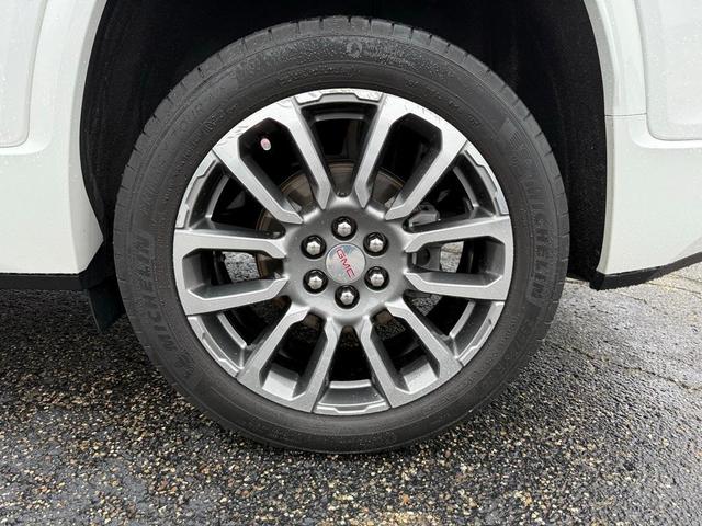 Photo of 2021 White Frost Tri-Coat GMC Acadia