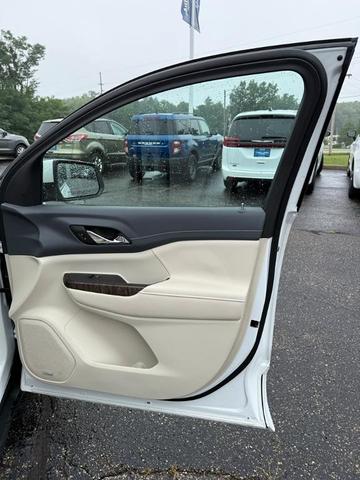 Photo of 2021 White Frost Tri-Coat GMC Acadia