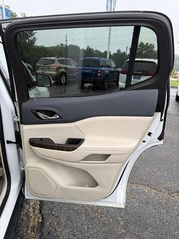 Photo of 2021 White Frost Tri-Coat GMC Acadia